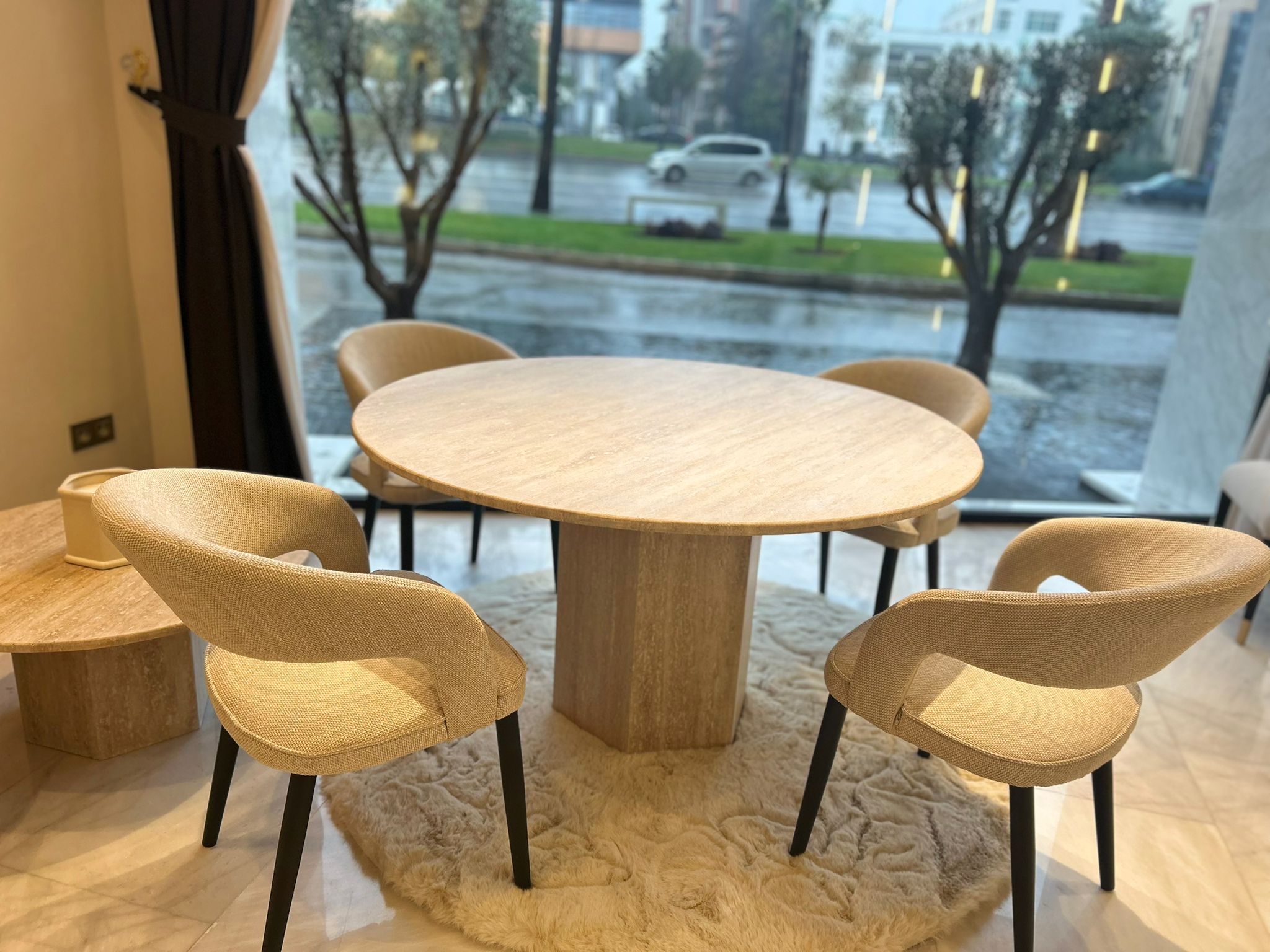 Table de salle à manger ronde en pierre naturelle – 130 cm