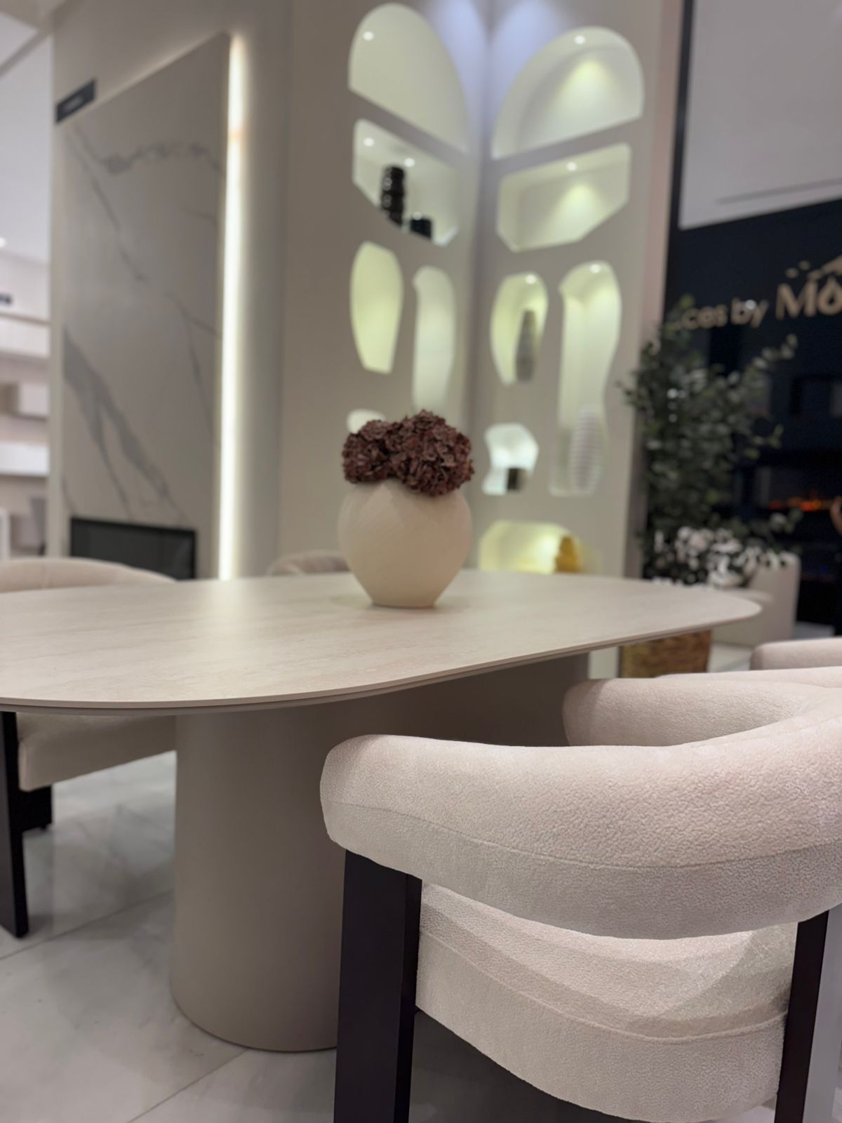 Table à manger en pierre beige – 220 x 110 x 77 cm