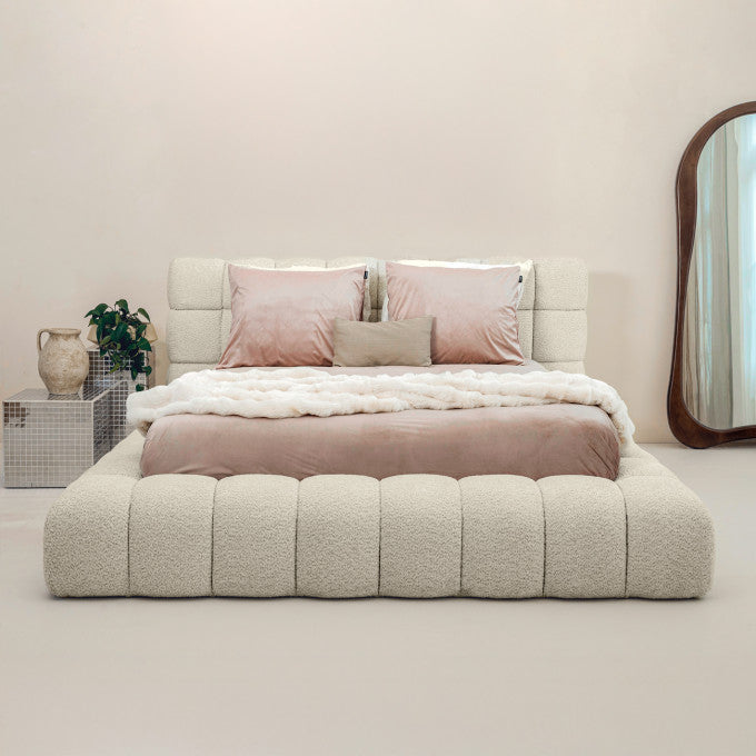 « Adore Ruby Bouclé » – Beige | Sommier de rangement de luxe